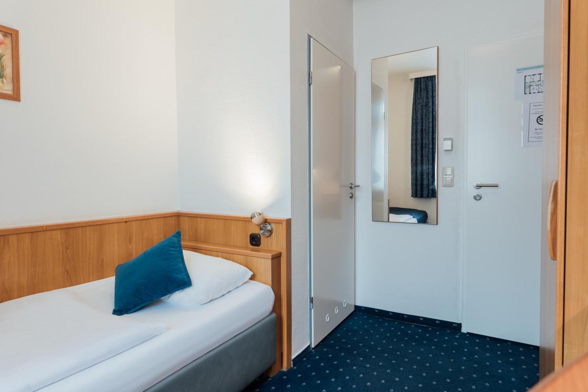 Hotel Commerz Hamburgo Exterior foto